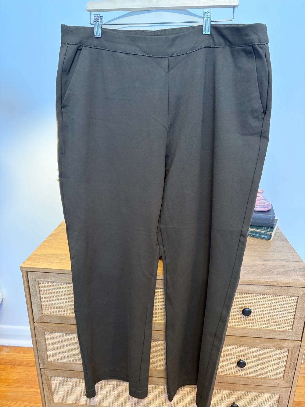 Suko jeans army/olive green pull-on stretch pants in women’s plus size 20.